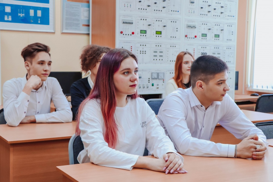 Институт заочного обучения ОмГТУ отмечает 20-летие Институт заочного обучения ОмГТУ отмечает 20-летие