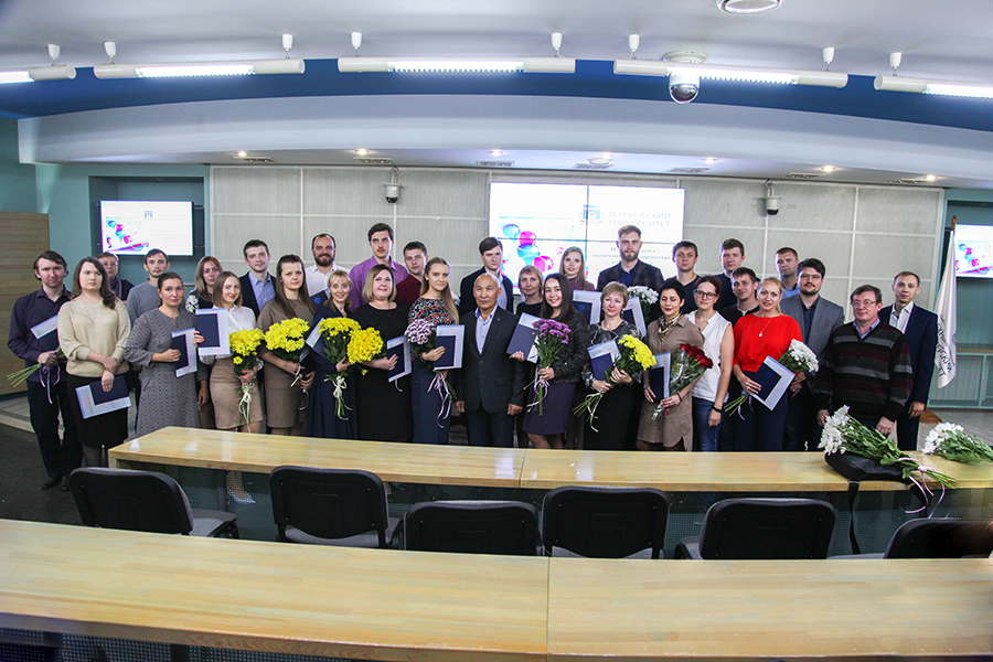 В опорном вузе региона вручили дипломы аспирантам 2019 года В опорном вузе региона вручили дипломы аспирантам 2019 года