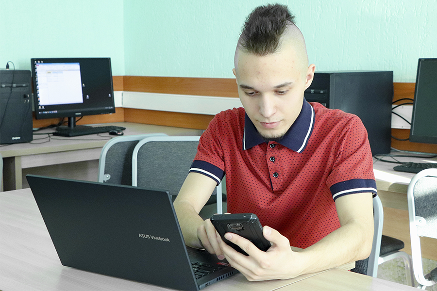 Студент технического университета разработал приложение, предупреждающее о неровностях на дорогах Студент технического университета разработал приложение, предупреждающее о неровностях на дорогах