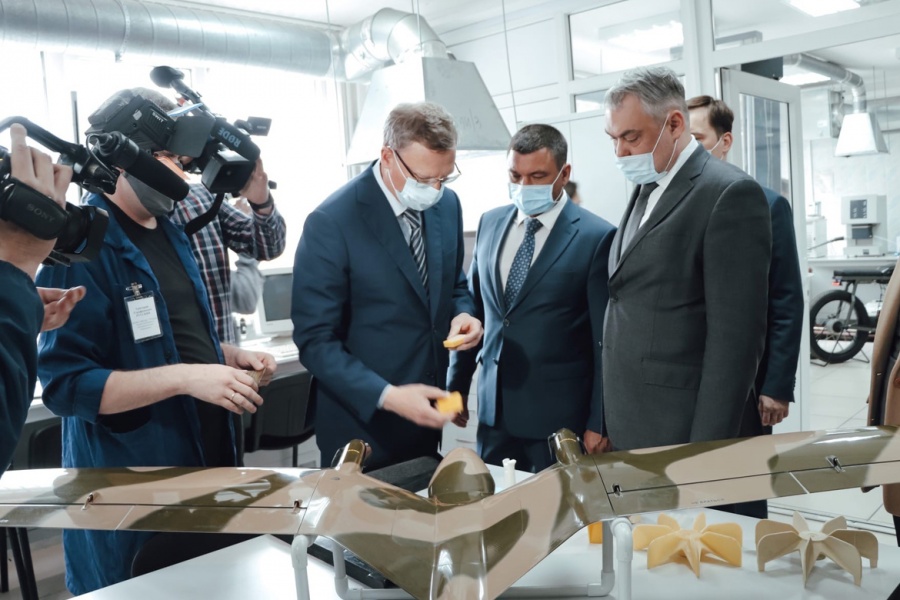 Губернатор Омской области Александр Бурков: «ОмГТУ сделал ставку на практико-ориентированную подготовку специалистов, поэтому они востребованы во всех отраслях омской промышленности» Губернатор Омской области Александр Бурков: «ОмГТУ сделал ставку на практико-ориентированную подготовку специалистов, поэтому они востребованы во всех отраслях омской промышленности»