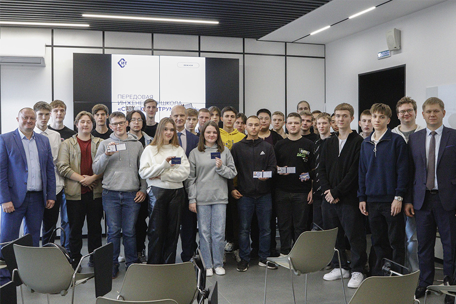 Первые студенты Передовой инженерной школы технического университета приступают к учебе Первые студенты Передовой инженерной школы технического университета приступают к учебе