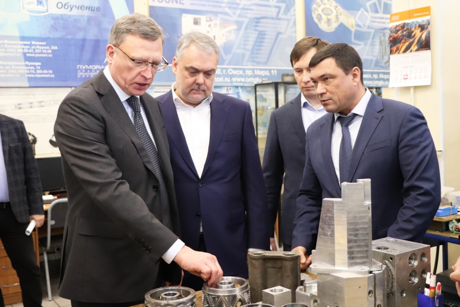 Александр Бурков об ОмГТУ: «Университет должен развиваться в качестве научно-образовательного центра региона» Александр Бурков об ОмГТУ: «Университет должен развиваться в качестве научно-образовательного центра региона»