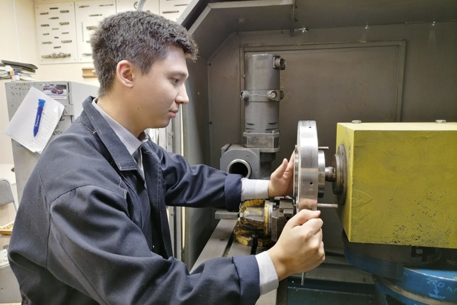 Аспирант ОмГТУ разработал новый способ обработки керамических материалов Аспирант ОмГТУ разработал новый способ обработки керамических материалов