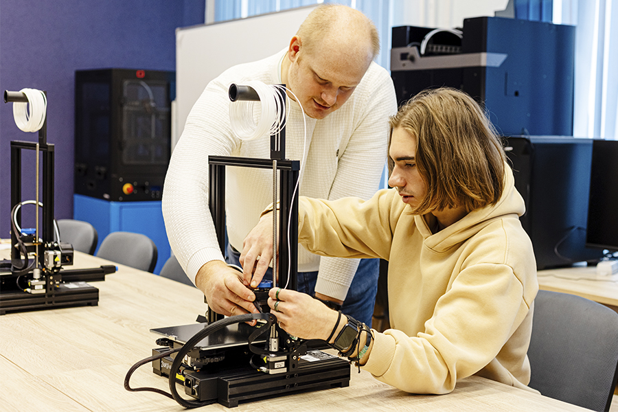 Будущее аддитивных технологий: в ОмГТУ открывается лаборатория SLS печати Будущее аддитивных технологий: в ОмГТУ открывается лаборатория SLS печати