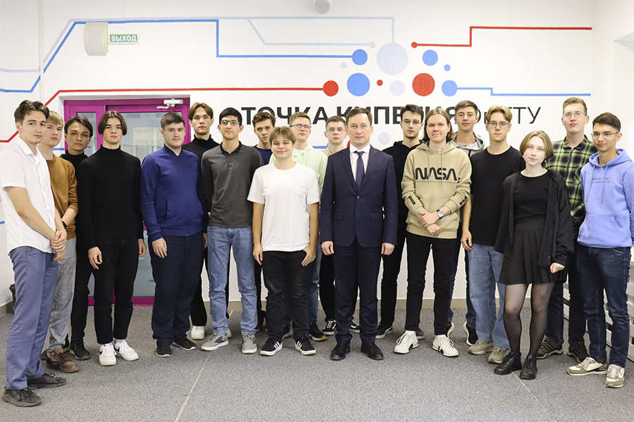 Открытый диалог: руководитель технического университета пообщался со студентами-высокобалльниками Открытый диалог: руководитель технического университета пообщался со студентами-высокобалльниками