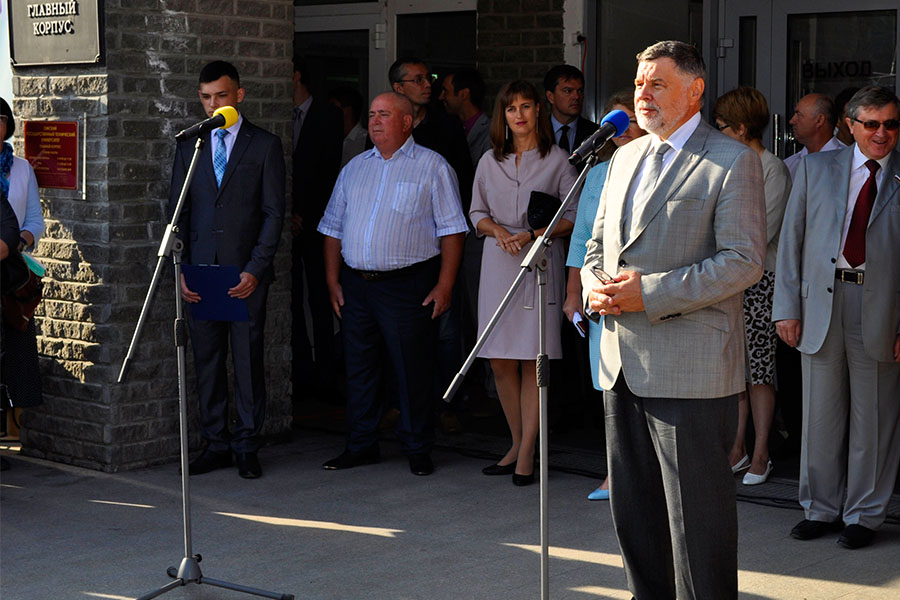 С Днем знаний и началом нового учебного года! С Днем знаний и началом нового учебного года!