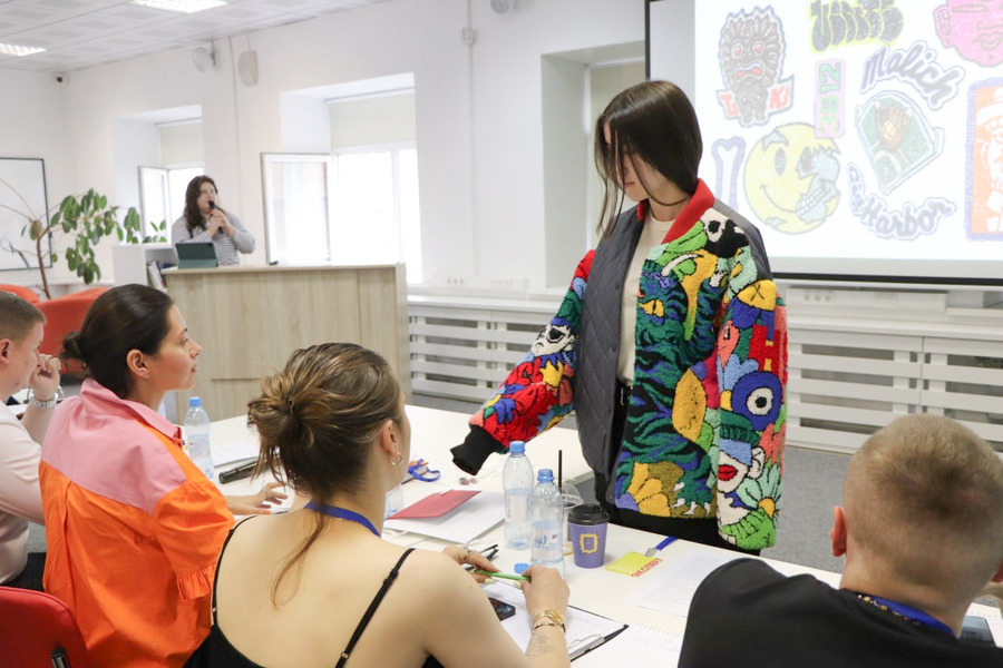 Студентка политеха создает эксклюзивные вещи в ковровой технике Студентка политеха создает эксклюзивные вещи в ковровой технике