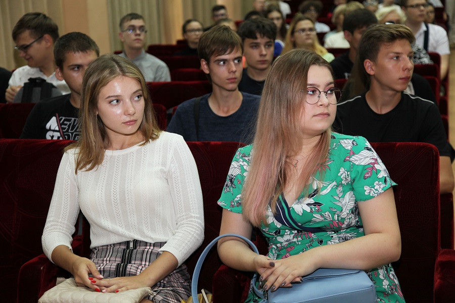 Ректор ОмГТУ встретился с абитуриентами-высокобалльниками Ректор ОмГТУ встретился с абитуриентами-высокобалльниками