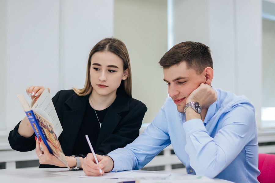 Безработные, мамы в декрете, участники СВО: омичи смогут бесплатно пройти дополнительное обучение в ОмГТУ Безработные, мамы в декрете, участники СВО: омичи смогут бесплатно пройти дополнительное обучение в ОмГТУ