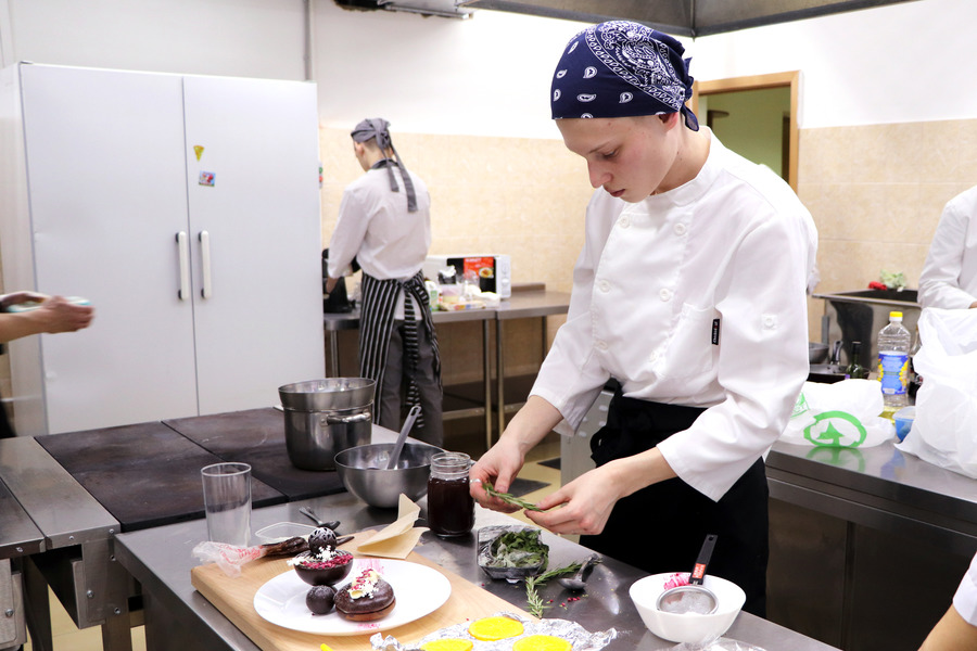 «Окунись в новогоднюю сказку»: студенты Омского политеха представили блюда для новогоднего стола «Окунись в новогоднюю сказку»: студенты Омского политеха представили блюда для новогоднего стола