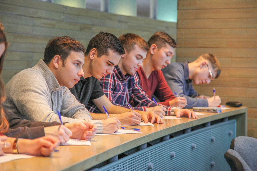 В опорном вузе Омской области проверили знания по английскому языку В опорном вузе Омской области проверили знания по английскому языку