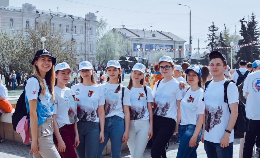 "Победным строем!": студенты ОмГТУ приняли участие в Бессмертном Полку "Победным строем!": студенты ОмГТУ приняли участие в Бессмертном Полку