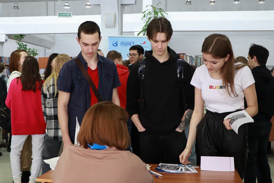 На базе ОмГТУ компании региона провели ярмарку вакансий На базе ОмГТУ компании региона провели ярмарку вакансий