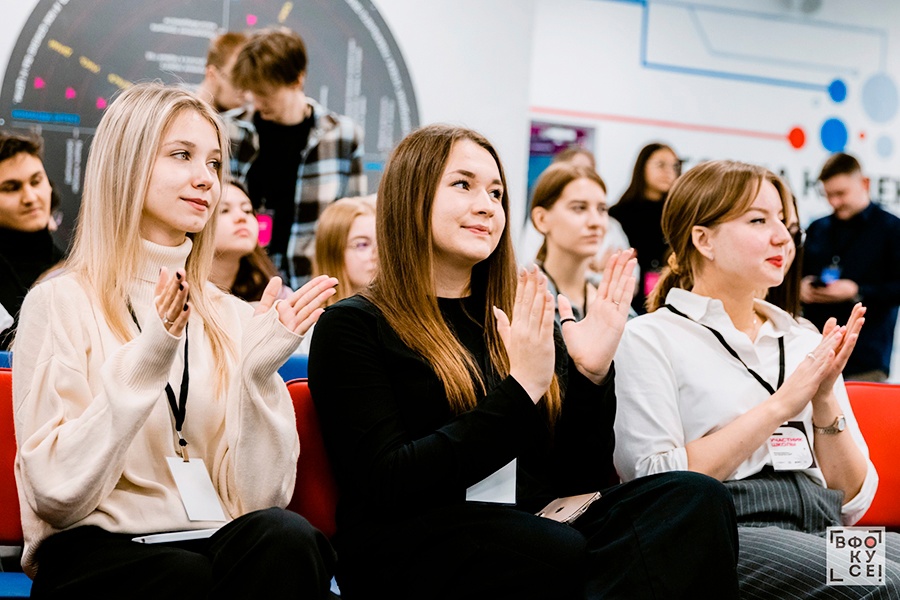 Медиашкола «ВФокусе» собрала активных и творческих студентов в ОмГТУ Медиашкола «ВФокусе» собрала активных и творческих студентов в ОмГТУ