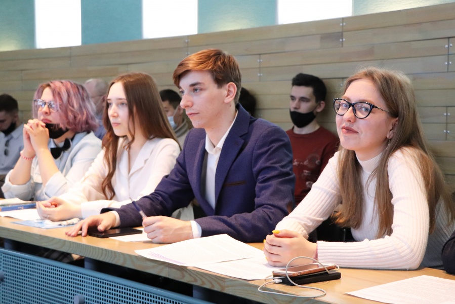 В ОмГТУ обсудили вопросы радиотехники, электроники и нанотехнологий В ОмГТУ обсудили вопросы радиотехники, электроники и нанотехнологий