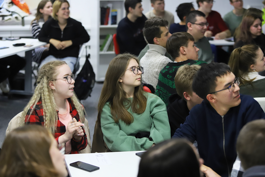 Политех провел квиз «Навстречу Всемирному фестивалю молодежи» Политех провел квиз «Навстречу Всемирному фестивалю молодежи»