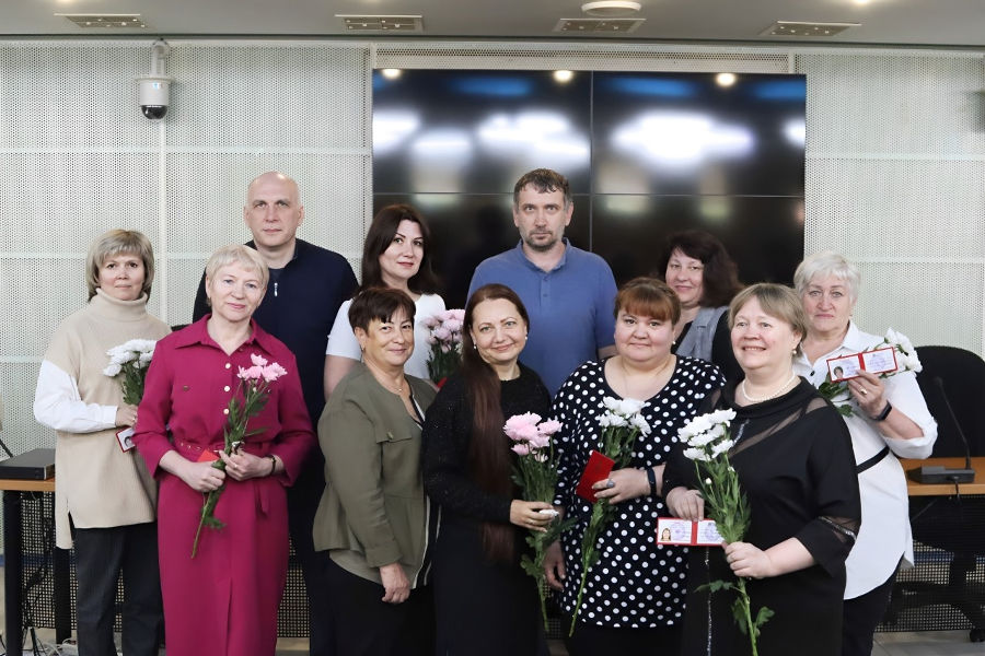 Сотрудники ОмГТУ были отмечены почетным званием «Ветеран университета» Сотрудники ОмГТУ были отмечены почетным званием «Ветеран университета»