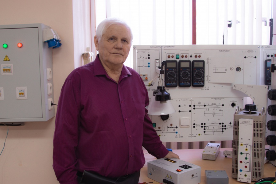 Ученые ОмГТУ разработали устройство для определения места замыкания в распределительных сетях Ученые ОмГТУ разработали устройство для определения места замыкания в распределительных сетях