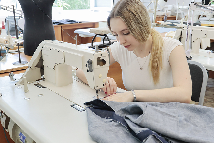 Студентка ОмГТУ разработала технологию создания сумок с уникальным дизайном Студентка ОмГТУ разработала технологию создания сумок с уникальным дизайном