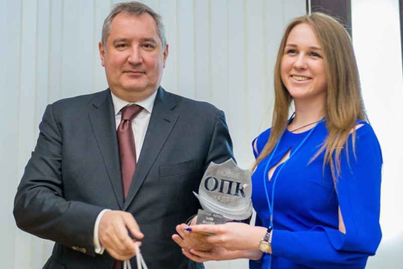 Дмитрий Рогозин наградил студентку ОмГТУ за научные разработки для ОПК Дмитрий Рогозин наградил студентку ОмГТУ за научные разработки для ОПК