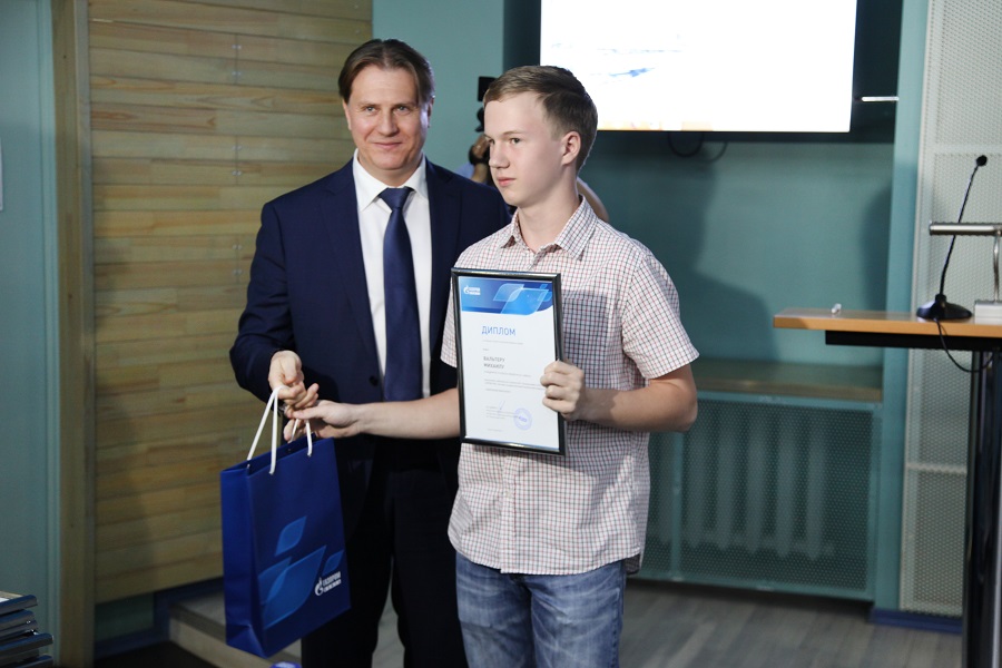 ОмГТУ и АО «Газпромнефть-ОНПЗ» отметили лучших студентов именными стипендиями ОмГТУ и АО «Газпромнефть-ОНПЗ» отметили лучших студентов именными стипендиями