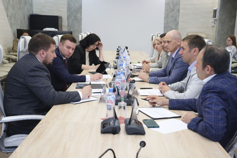 Руководство ОмГТУ и представители Правительства Омской области обсудили вопросы реализации программы «Голос поколения. Преподаватели» Руководство ОмГТУ и представители Правительства Омской области обсудили вопросы реализации программы «Голос поколения. Преподаватели»