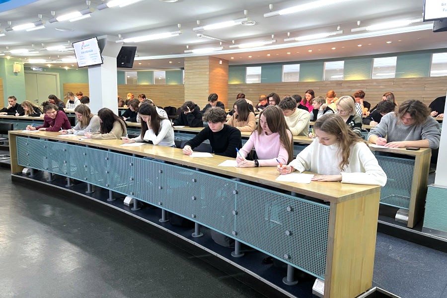 В Омском политехе прошел Всероссийский диктант по английскому языку – 2024 В Омском политехе прошел Всероссийский диктант по английскому языку – 2024