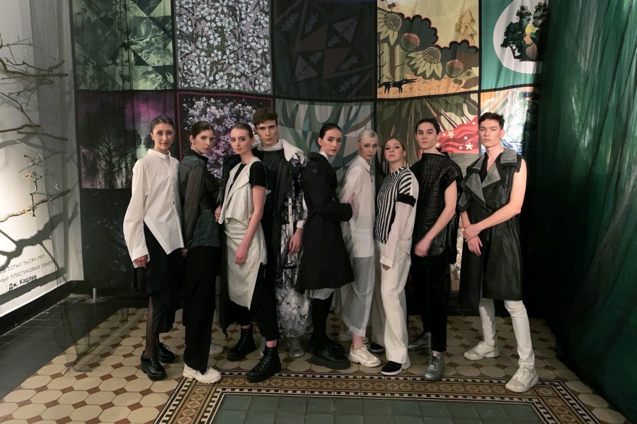 Омская Арт-резиденция представила выставку текстильного дизайна «Русский квадрат» в Академии Штиглица Омская Арт-резиденция представила выставку текстильного дизайна «Русский квадрат» в Академии Штиглица