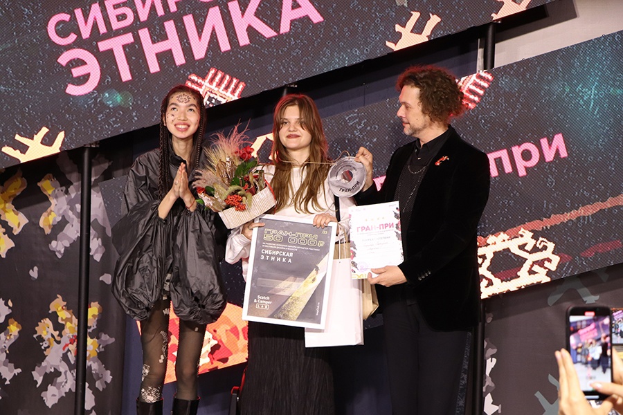 В Омске подвели итоги XII Международного фестиваля дизайна и искусств «Сибирская этника» В Омске подвели итоги XII Международного фестиваля дизайна и искусств «Сибирская этника»