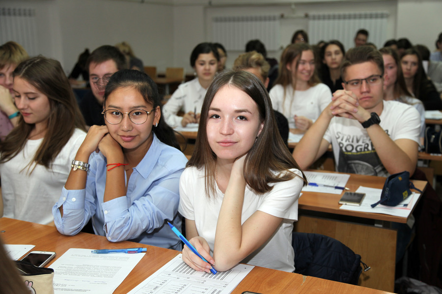 "Сильная экономика – процветающая Россия": в опорном вузе омичи написали Всероссийский экономический диктант "Сильная экономика – процветающая Россия": в опорном вузе омичи написали Всероссийский экономический диктант
