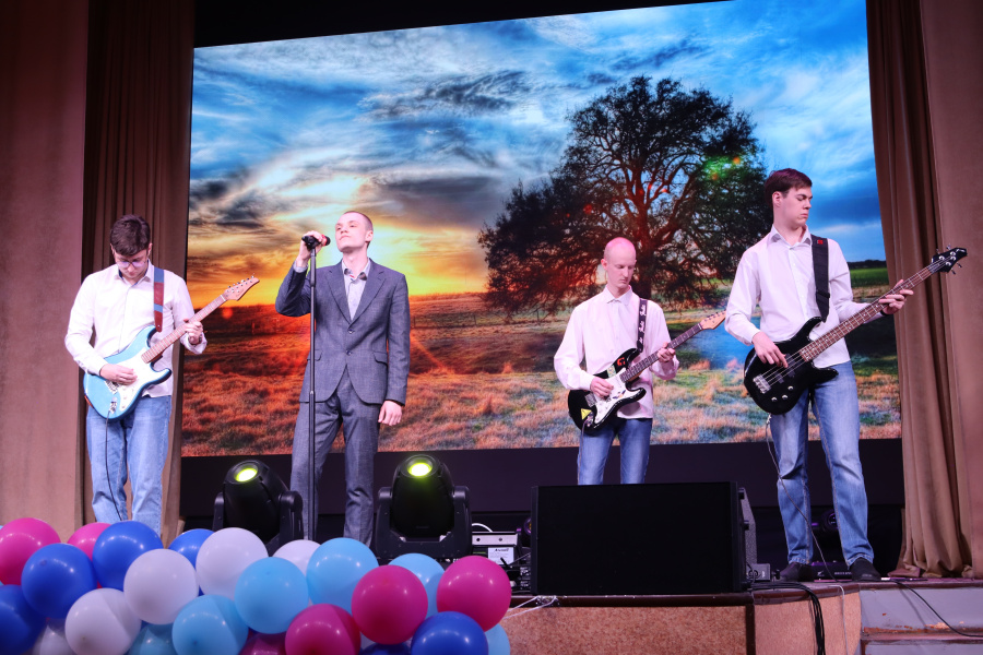 Живи весной: в Омском политехе прошел фестиваль молодежного творчества Живи весной: в Омском политехе прошел фестиваль молодежного творчества