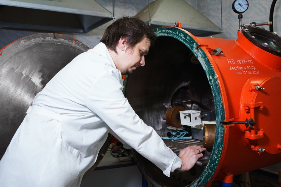 Размер не помеха. В ОмГТУ создают двигатели для наноспутников Размер не помеха. В ОмГТУ создают двигатели для наноспутников