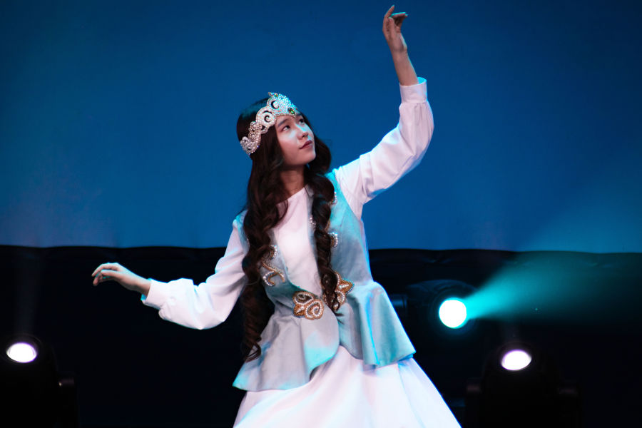 На межвузовском фестивале национальных культур «Мир» в политехе выступили представители разных народов На межвузовском фестивале национальных культур «Мир» в политехе выступили представители разных народов