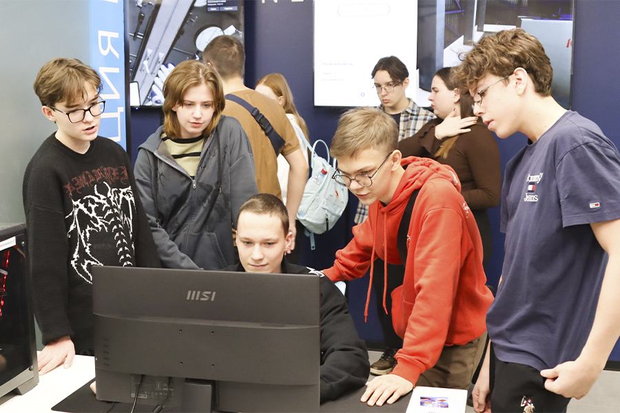 Школьники Новосибирска познакомились с Омским политехом Школьники Новосибирска познакомились с Омским политехом