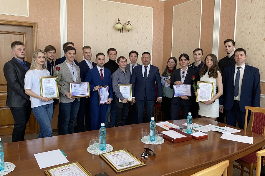 Молодые ученые Омского политеха – победители программы «УМНИК» 2021 года Молодые ученые Омского политеха – победители программы «УМНИК» 2021 года