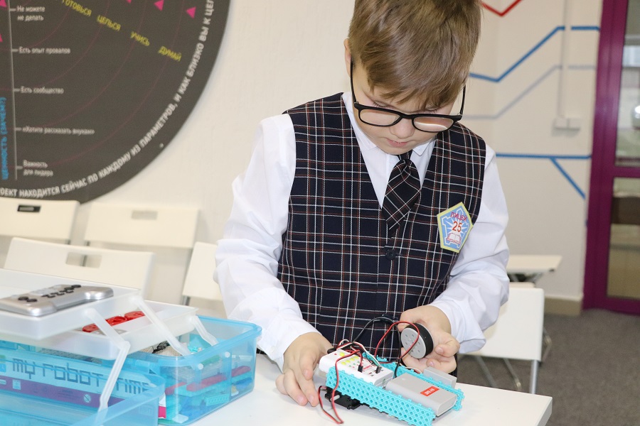 Политех стал организатором соревнований школьников по робототехнике Политех стал организатором соревнований школьников по робототехнике