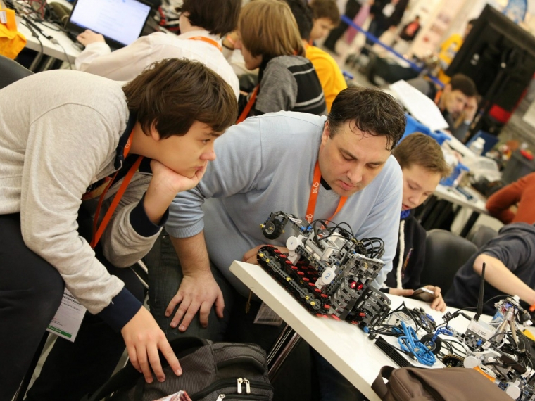 Омские студенты готовятся к фестивалю «ВузПромФест-2016» Омские студенты готовятся к фестивалю «ВузПромФест-2016»