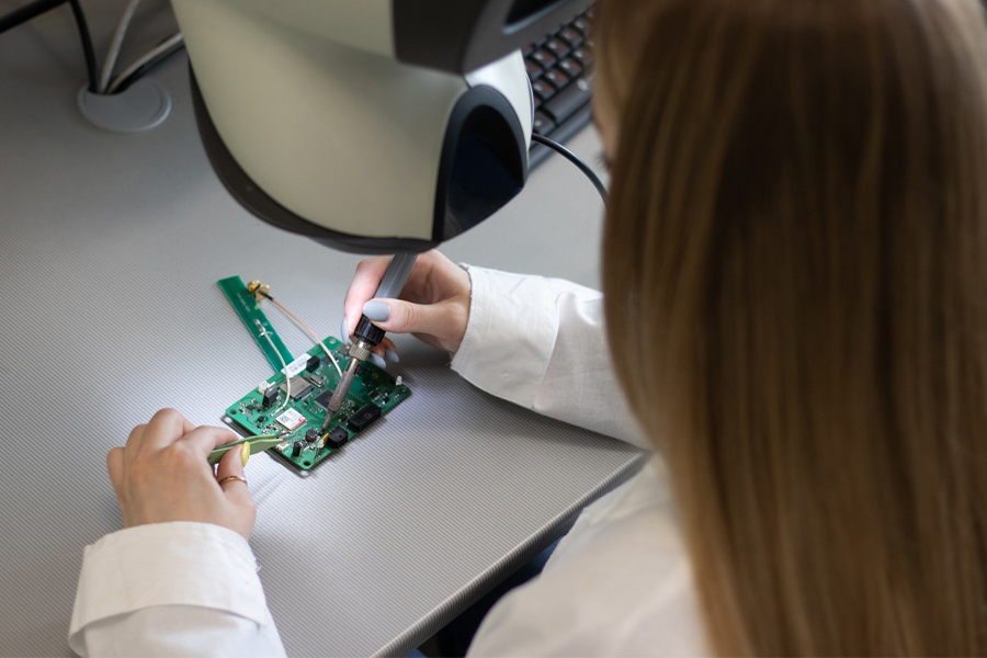 Проректор по научной и инновационной деятельности ОмГТУ Павел Ложников поздравляет с Днем российской науки Проректор по научной и инновационной деятельности ОмГТУ Павел Ложников поздравляет с Днем российской науки