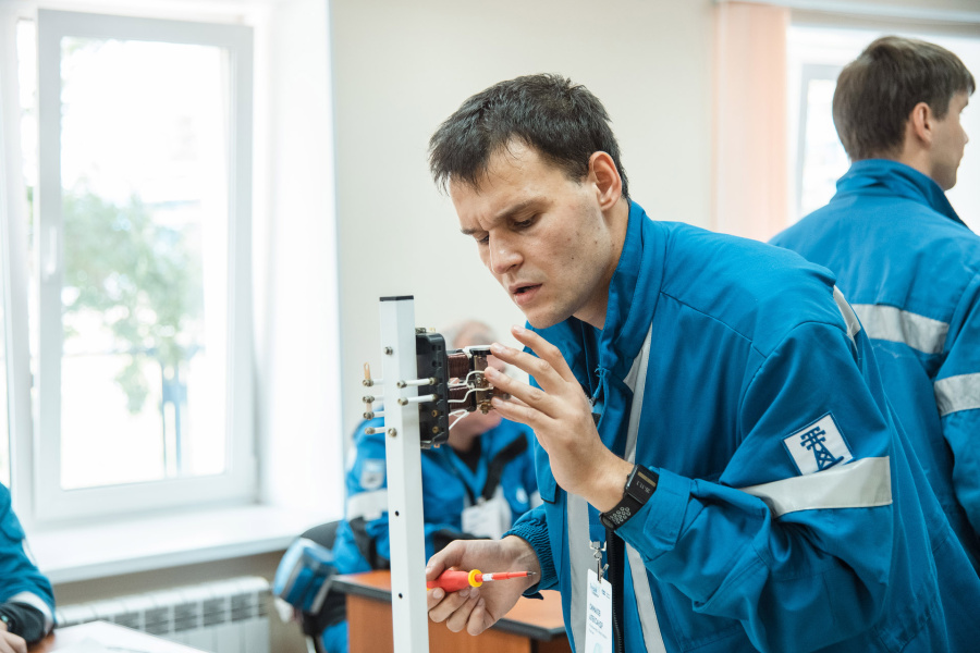 «Стоит принять для себя решение в начале пути»: о том, как выпускник политеха построил успешную карьеру в энергетике «Стоит принять для себя решение в начале пути»: о том, как выпускник политеха построил успешную карьеру в энергетике