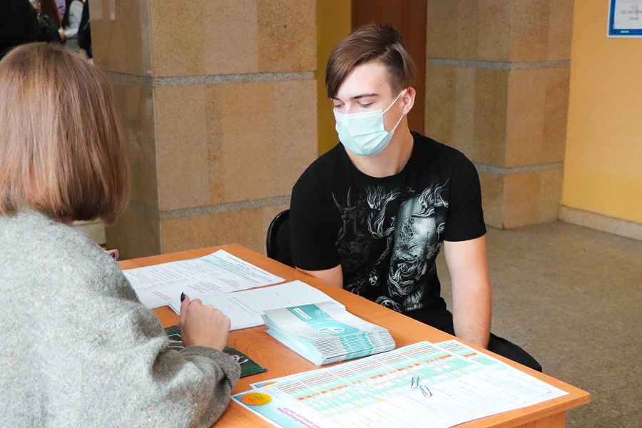 Омский политех провел Ярмарку целевых мест для омских школьников Омский политех провел Ярмарку целевых мест для омских школьников