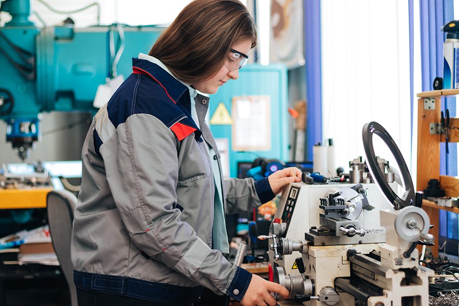 Стипендия от 30 тыс рублей, трудоустройство с 1 курса, стажировки по России: ОмГТУ набирает абитуриентов на программу «Крылья Ростеха» Стипендия от 30 тыс рублей, трудоустройство с 1 курса, стажировки по России: ОмГТУ набирает абитуриентов на программу «Крылья Ростеха»