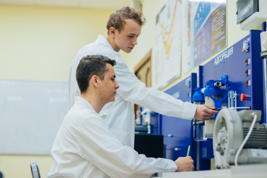 Интеграция образования, науки и производства – базовой кафедре «Газпром нефти» в Омском политехе 10 лет Интеграция образования, науки и производства – базовой кафедре «Газпром нефти» в Омском политехе 10 лет