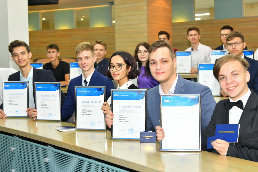 Билет в будущее: студенты базовой кафедры «Газпром нефть» получили студенческие билеты Билет в будущее: студенты базовой кафедры «Газпром нефть» получили студенческие билеты