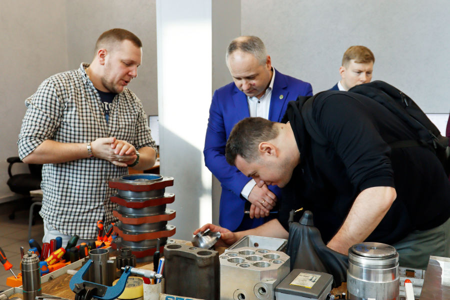 Омский политех развивает сотрудничество с компаниями, занимающимися производством устройств самообслуживания Омский политех развивает сотрудничество с компаниями, занимающимися производством устройств самообслуживания