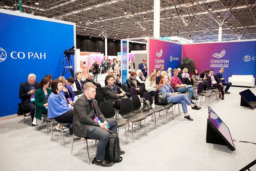 Сотрудники ОмГТУ представили разработки университета на форуме «Технопром – 2023» Сотрудники ОмГТУ представили разработки университета на форуме «Технопром – 2023»