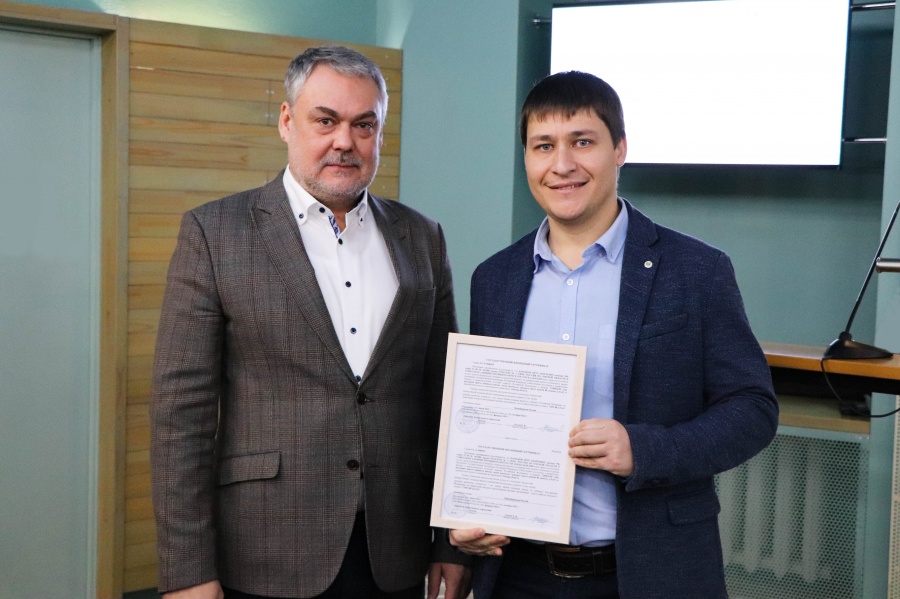 Молодой ученый технического университета получил сертификат на покупку жилья Молодой ученый технического университета получил сертификат на покупку жилья