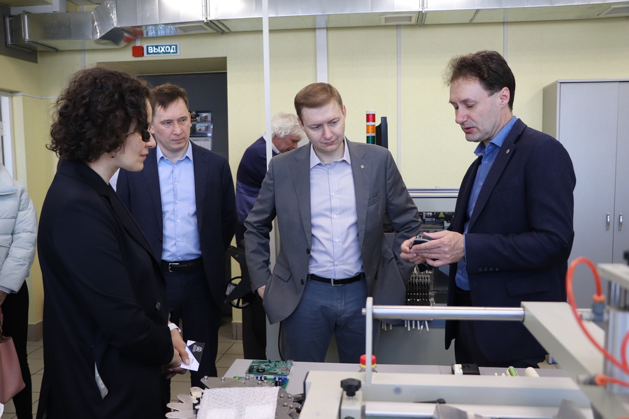 Омский политех заинтересован в производстве «умной одежды» Омский политех заинтересован в производстве «умной одежды»
