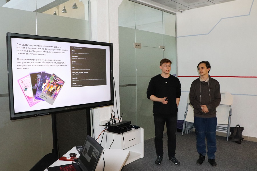 Чат-боты и веб-сайты: омские школьники на площадке ОмГТУ защитили собственные IT-проекты Чат-боты и веб-сайты: омские школьники на площадке ОмГТУ защитили собственные IT-проекты