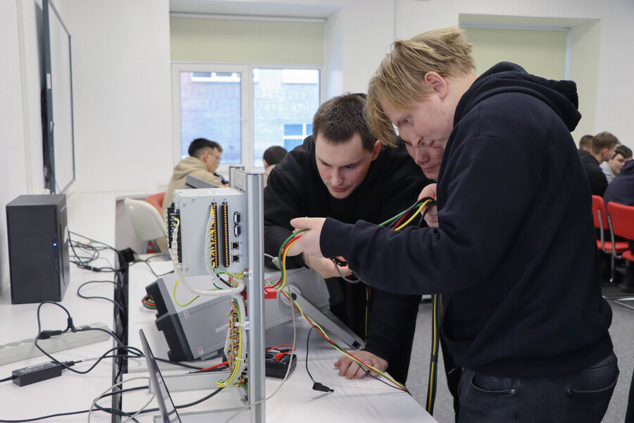 В Омском политехе прошел «Энергетический хакатон» В Омском политехе прошел «Энергетический хакатон»