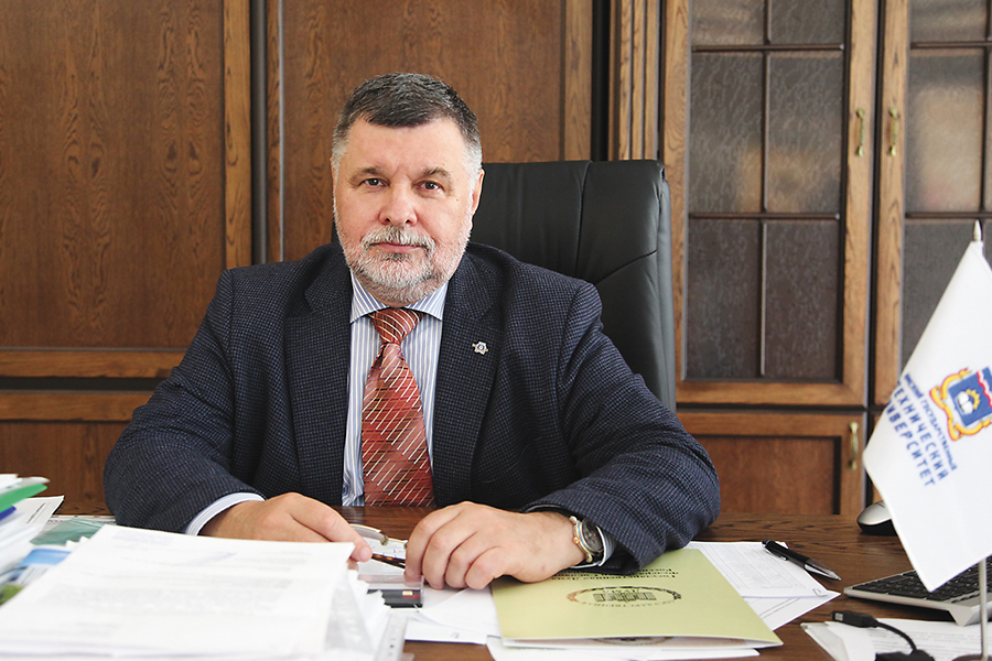 Анатолий Косых: «Мы не боремся за количество абитуриентов. Мы боремся за их качество» Анатолий Косых: «Мы не боремся за количество абитуриентов. Мы боремся за их качество»